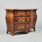 1364 4261 CHEST OF DRAWERS